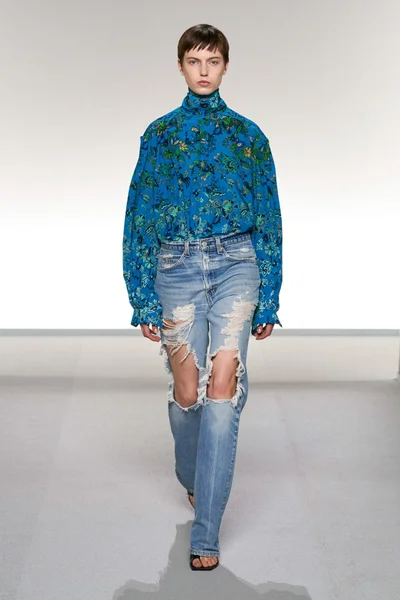 Look 32